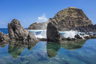 © Hemis/Franck Guiziou - Les piscines naturelles de Porto Moniz, Madère Les piscines naturelles de Porto Moniz, Madère