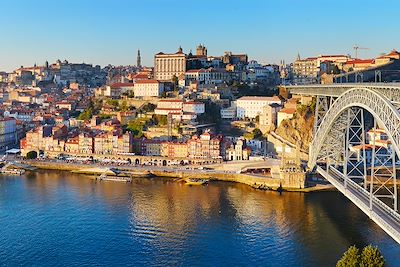 © joyt / Adobe Stock - Panorama sur la ville de Porto - Portugal Panorama sur la ville de Porto - Portugal