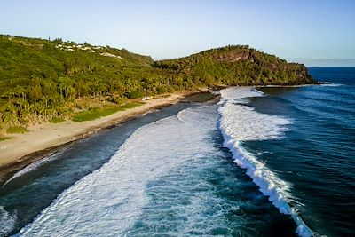 © RIEGER Bertrand / hemis.fr - Plage de Grande-Anse - Ile de la Réunion Plage de Grande-Anse - Ile de la Réunion