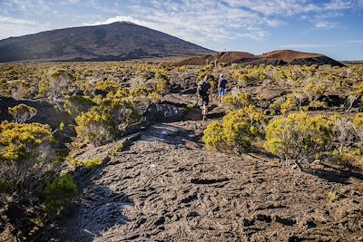 © JeanLuc Ichard/stock.adobe.com - Randonnée sur le Piton de la Fournaise - La Réunion Randonnée sur le Piton de la Fournaise - La Réunion
