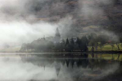 © Marion Rimbaud - Lacs, brumes et mystères - Région du Glen Nevis - Ecosse - Royaume-Uni Lacs, brumes et mystères - Région du Glen Nevis - Ecosse - Royaume-Uni