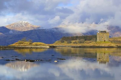 © Britain On View - Chateau Stalker - Loch Laich - Ecosse Chateau Stalker - Loch Laich - Ecosse