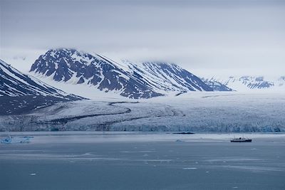 © Gérard Bodineau - Le glacier de Ida dans le Liefdefjord - Spitzberg Le glacier de Ida dans le Liefdefjord - Spitzberg