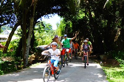 © Julie Waydelich - Journée de vélo à La Digue - Seychelles Journée de vélo à La Digue - Seychelles