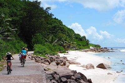 © Julie Waydelich - Journée de vélo à La Digue - Seychelles Journée de vélo à La Digue - Seychelles