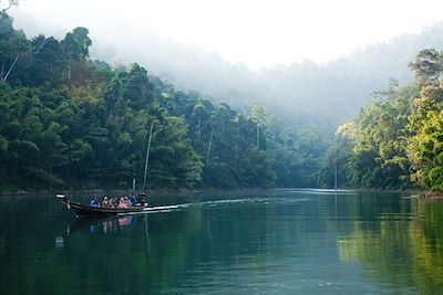 © Frédéric Poirier - Lac de Cheow Lan - Parc national de Khao Sok - Surat Thani - Thaïlande Lac de Cheow Lan - Parc national de Khao Sok - Surat Thani - Thaïlande