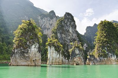 © yongkiet /Istock - Parc national de Khao Sok -Thaïlande Parc national de Khao Sok -Thaïlande