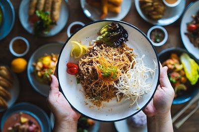 © Nazar Abbas Photography / Getty Images - Gastronomie thaïlandaise - Pad Thai - Thaïlande Gastronomie thaïlandaise - Pad Thai - Thaïlande