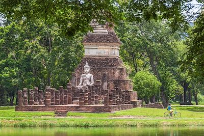 © Jon Arnold Images/ hemis.fr - Vélo - Wat Trapang Ngoen - Sukhothai - Thaïlande Vélo - Wat Trapang Ngoen - Sukhothai - Thaïlande