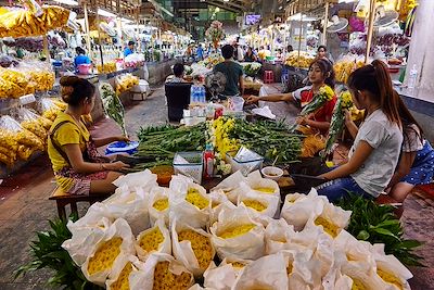© PISTOLESI Andrea / hemis.fr - Marché aux fleurs de Bangkok - Thaïlande Marché aux fleurs de Bangkok - Thaïlande