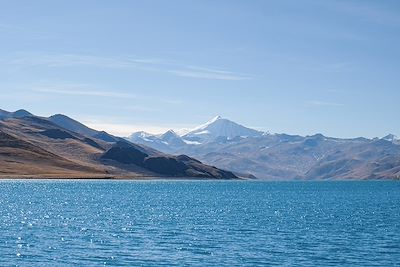 © cheng / Adobe Stock - Lac Yamdrok - Tibet Lac Yamdrok - Tibet