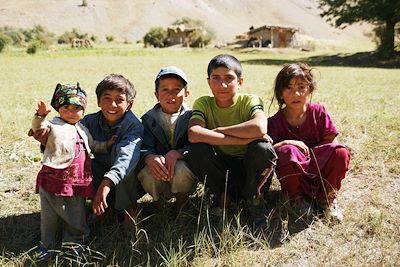 Groupe d'enfants dans la vallée de Zerafchan - Tadjikistan
