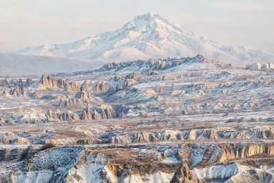 Le mont Ararat recouvert de neige en Turquie