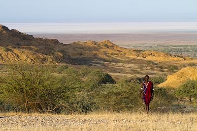 © Gregory Rohart - Guerrier Masai - Gol Mountains dans le Parc du Serengeti - Tanzanie Guerrier Masai - Gol Mountains dans le Parc du Serengeti - Tanzanie