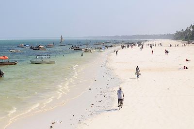 Vie quotidienne sur une plage de Zanzibar - Tanzanie