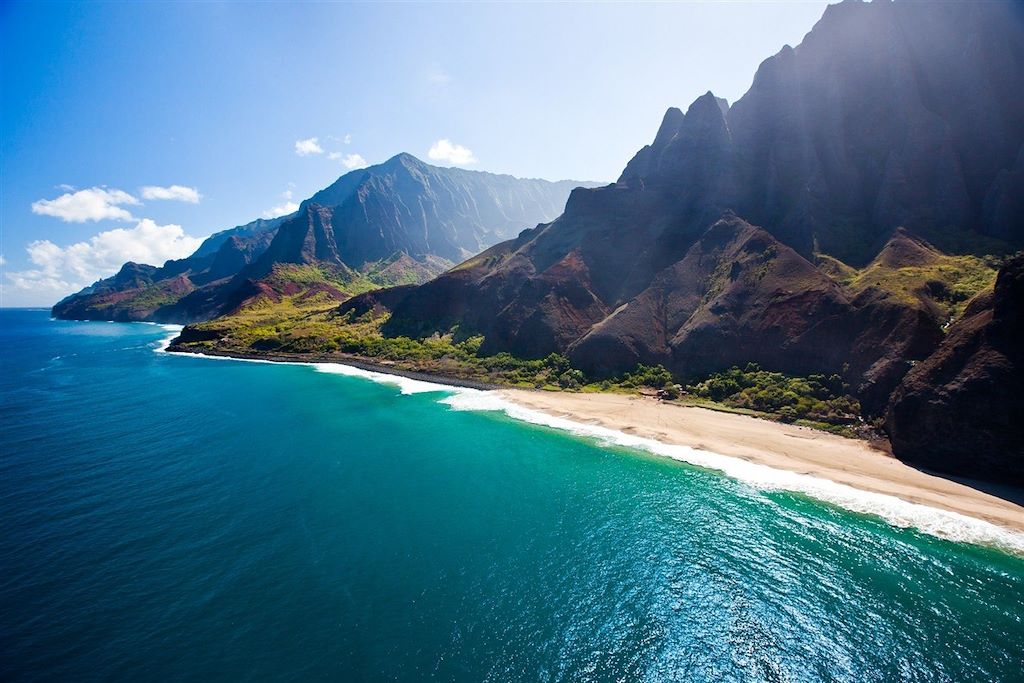 Vue aérienne de la côte de Na Pali sur l île Kauai - Hawaï