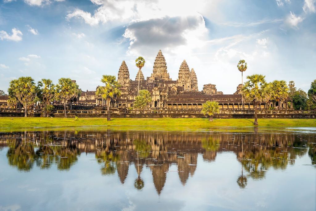 Mystérieuse baie d'Halong et sourires d'Angkor