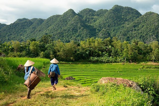 Voyage Mystérieuse baie d'Halong et sourires d'Angkor