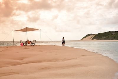 © Machangulo Beach Lodge - Coucher de soleil sur la plage - Péninsule de Santa Maria - Mozambique Coucher de soleil sur la plage - Péninsule de Santa Maria - Mozambique