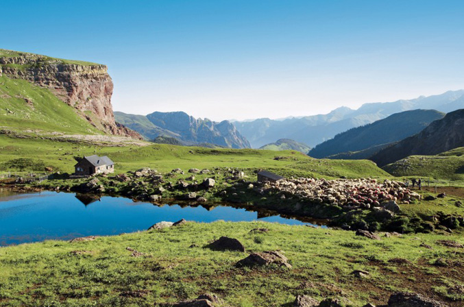  La vallée d'Aspe dans les Pyrénées Atlantiques © Grandadam Laurent/Sime/Photononstop